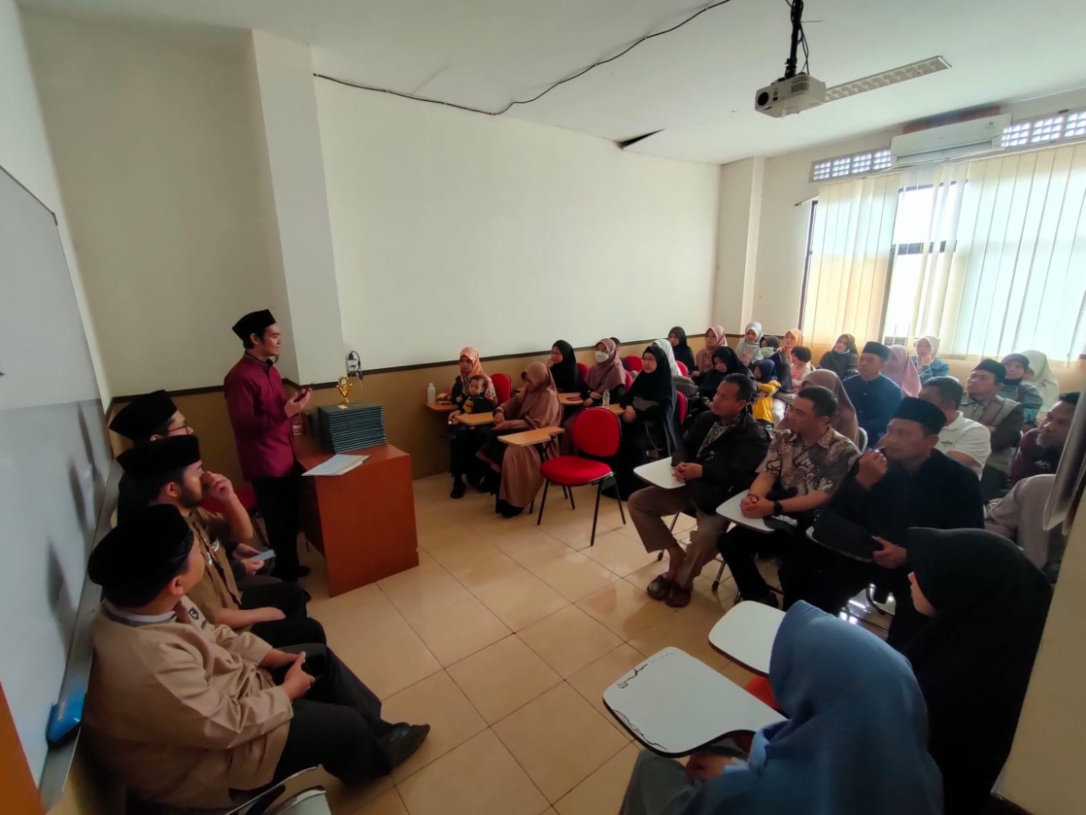 Pembagian Rapor Kelas 1-2 Tsanawiyyah & Mu`allimin Pesantren Persis 27 Situaksan Bandung